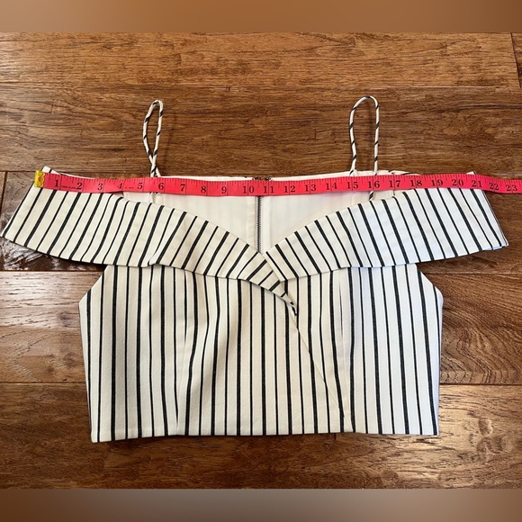Alice + Olivia Haydee Cold Shoulder White Striped Off Crop Top, Size 8 - Picture 12 of 16